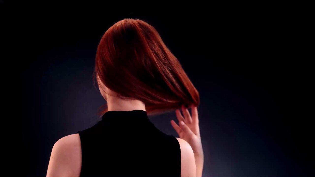 Ganz ohne Glätteisen: Mit diesen Alternativen glättet ihr eure Haare schonend!