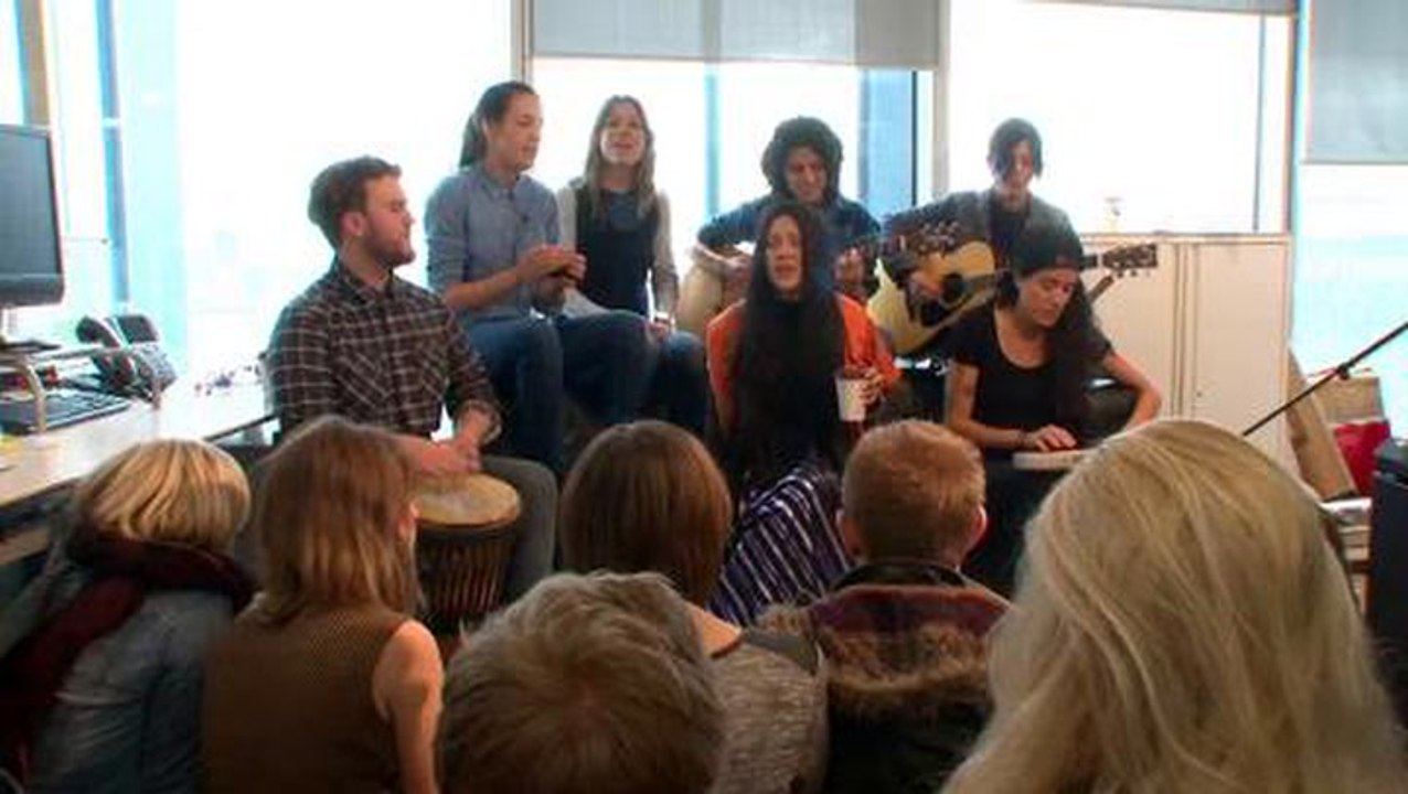 CSS Cover Daft Punk, 'Get Lucky' - NME Office Session