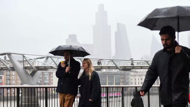 Daylight Savings: When do we wind the clocks back?