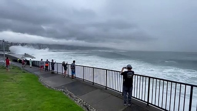 Wild surf at Wollongong Harbour | March 3, 2022 | Illawarra Mercury