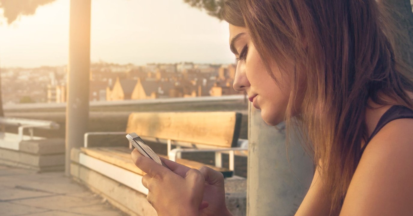 This is the biggest mistake you could make when flirting over text