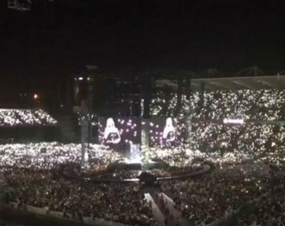 Adele dedicates song to London attack victims