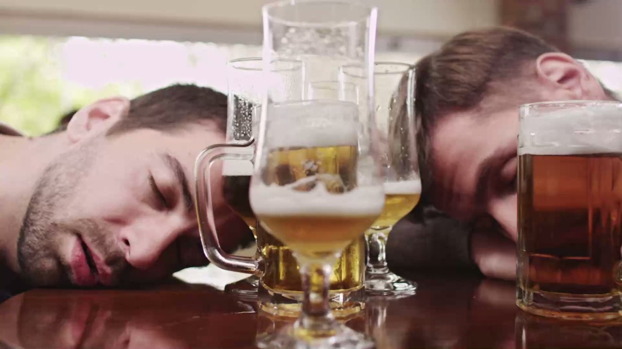 Diese Hausmittel wirken Wunder gegen den Kater am Morgen danach