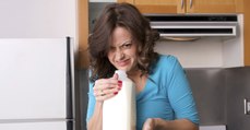 Viel zu schade zum Wegschütten: So kannst du verdorbene Milch noch wunderbar verwenden!