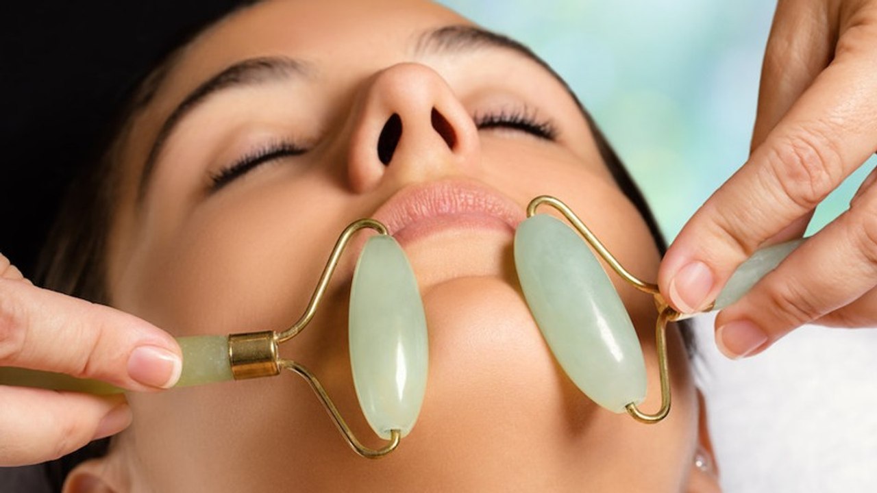 Beauty-Must Have aus dem 7. Jahrhundert: Darum solltest du in einen Jade-Roller investieren