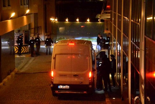 Beşiktaş Ortaköy'de otelin 7'inci katından düşen kadın ağır yaralandı