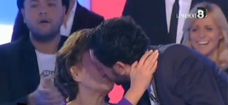 Cyril Hanouna : Il embrasse Roselyne Bachelot sur la bouche !