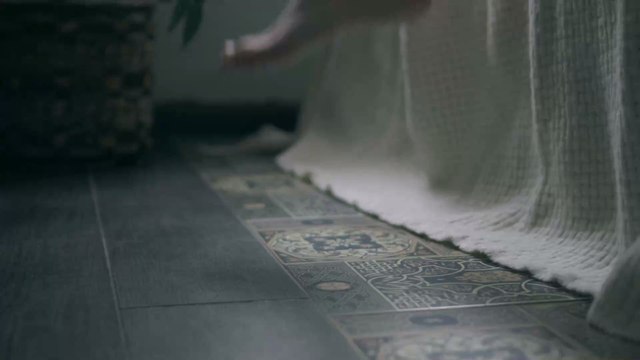 Den 3. und 4. Zeh zusammenbinden: Dieser Trick hilft bei ganz bestimmten Schmerzen