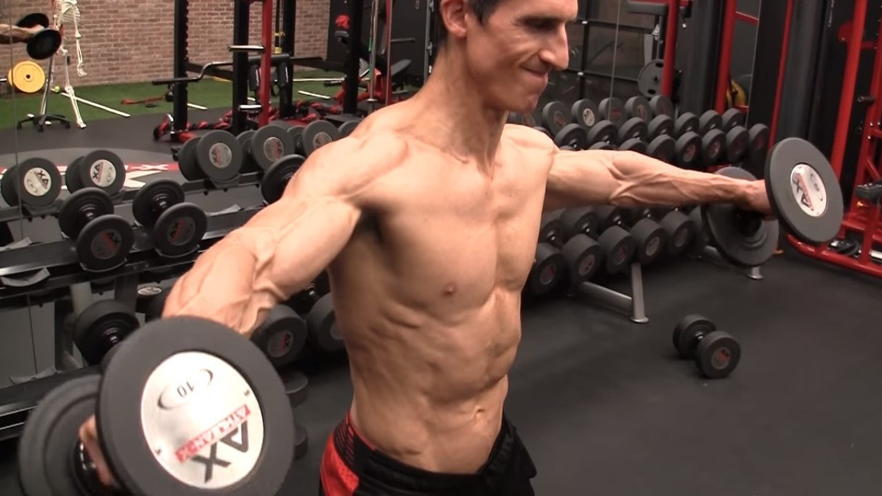 In kurzer Zeit zu mehr Muskelmasse: So trainiert ihr mit Hanteln richtig!
