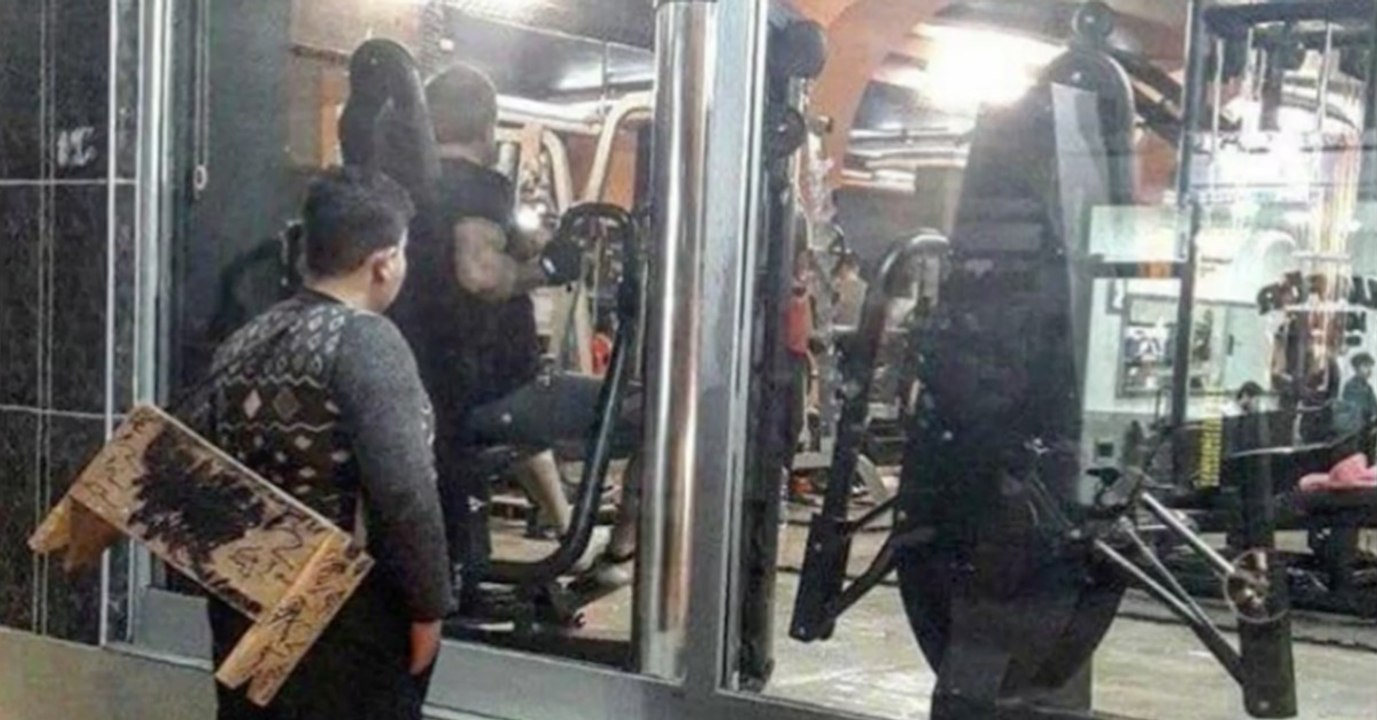 Syrischer Flüchtling starrt ins Fitnessstudio: Dann greifen die Besitzer durch