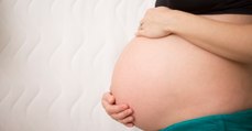 Ärzte denken, Schwangere bekommt Zwillinge: Bei der Geburt können sie die Wahrheit kaum glauben
