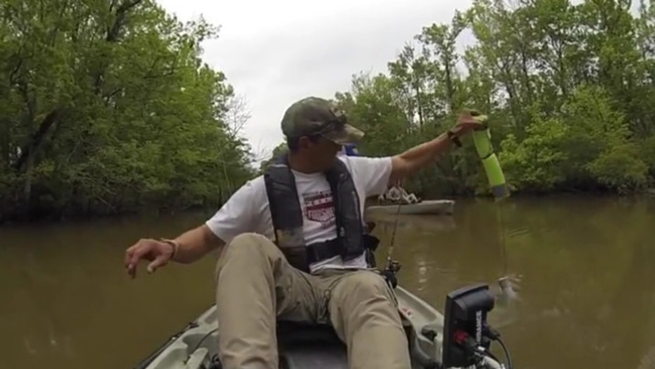 Angler will Fang einholen: Was da am Haken hängt, jagt ihm die Angst seines Lebens ein!