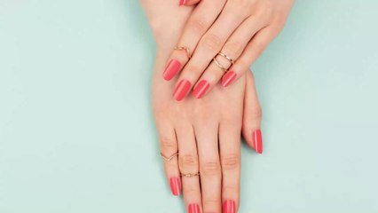 Ohne Nagellackentferner: So bekommst du die Farbe trotzdem problemlos ab!