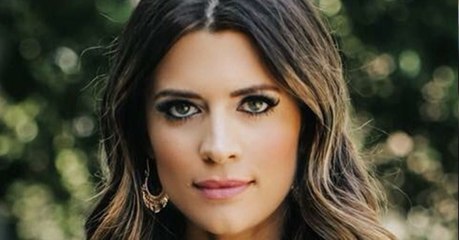 This model covered up her face for 12 years to hide her condition