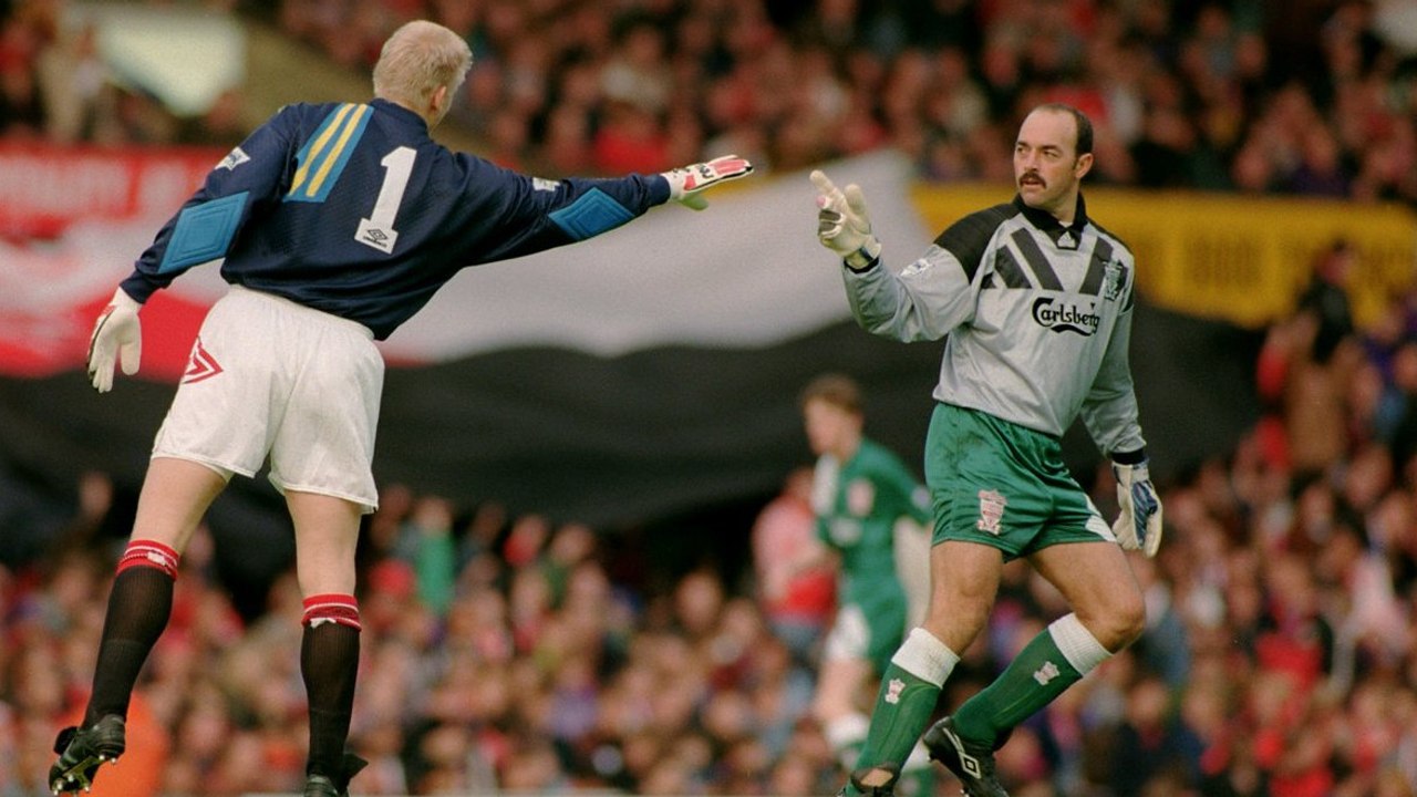 Fußball: Weltbekannter Torwart gibt zu, mehrere Menschen ermordet zu haben