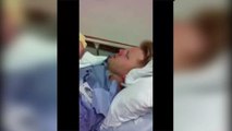 Cet homme se retrouve sous le choc après une opération