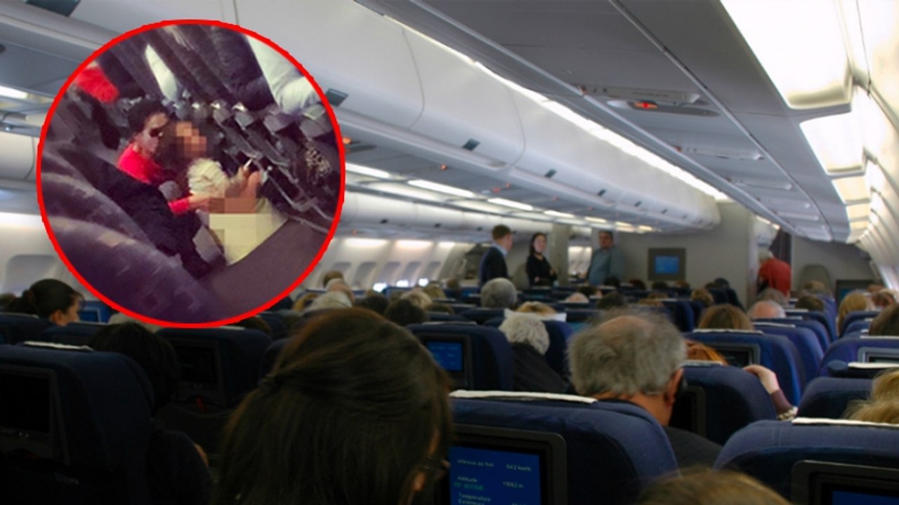 Mutter setzt Kind im Flugzeug aufs Töpfchen: Die Reaktion der Flugbegleiterin ist heftig