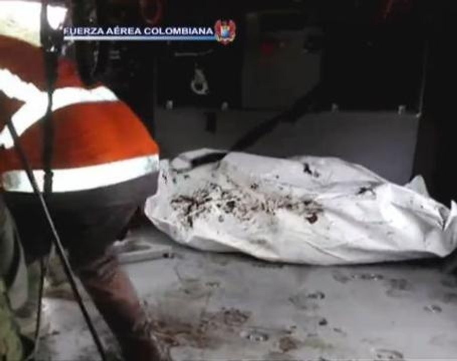 Colombian air force recovers bodies after plane crash