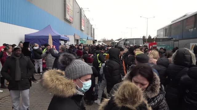 Rusya'nın Ukrayna'ya saldırılarının ardından siviller Polonya'ya gelmeye devam ediyor