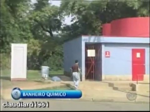 Com As Calças na Mão [O Banheiro Público] Pegadinha Programa Silvio Santos