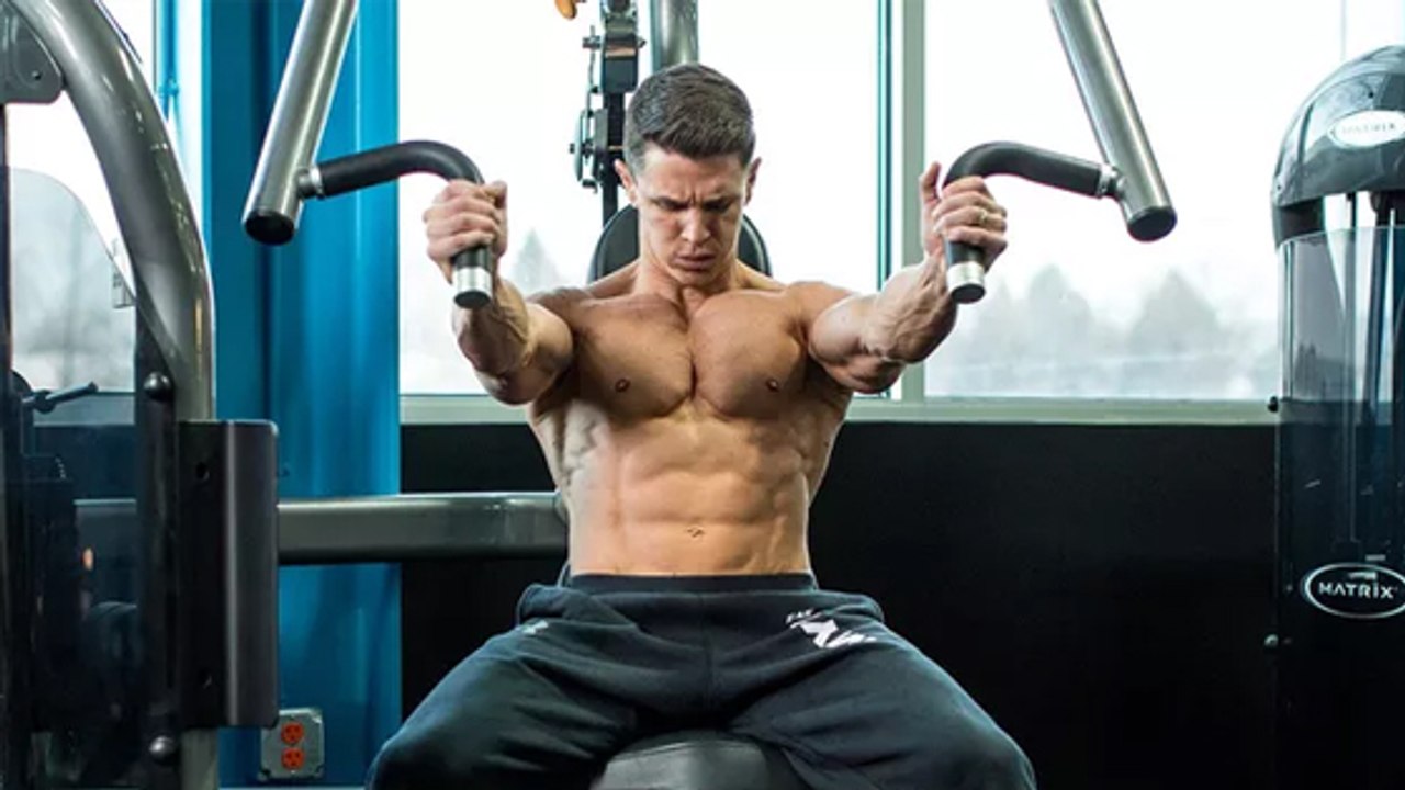 Daran erkennst du, dass deine Brustmuskeln zu schwach sind