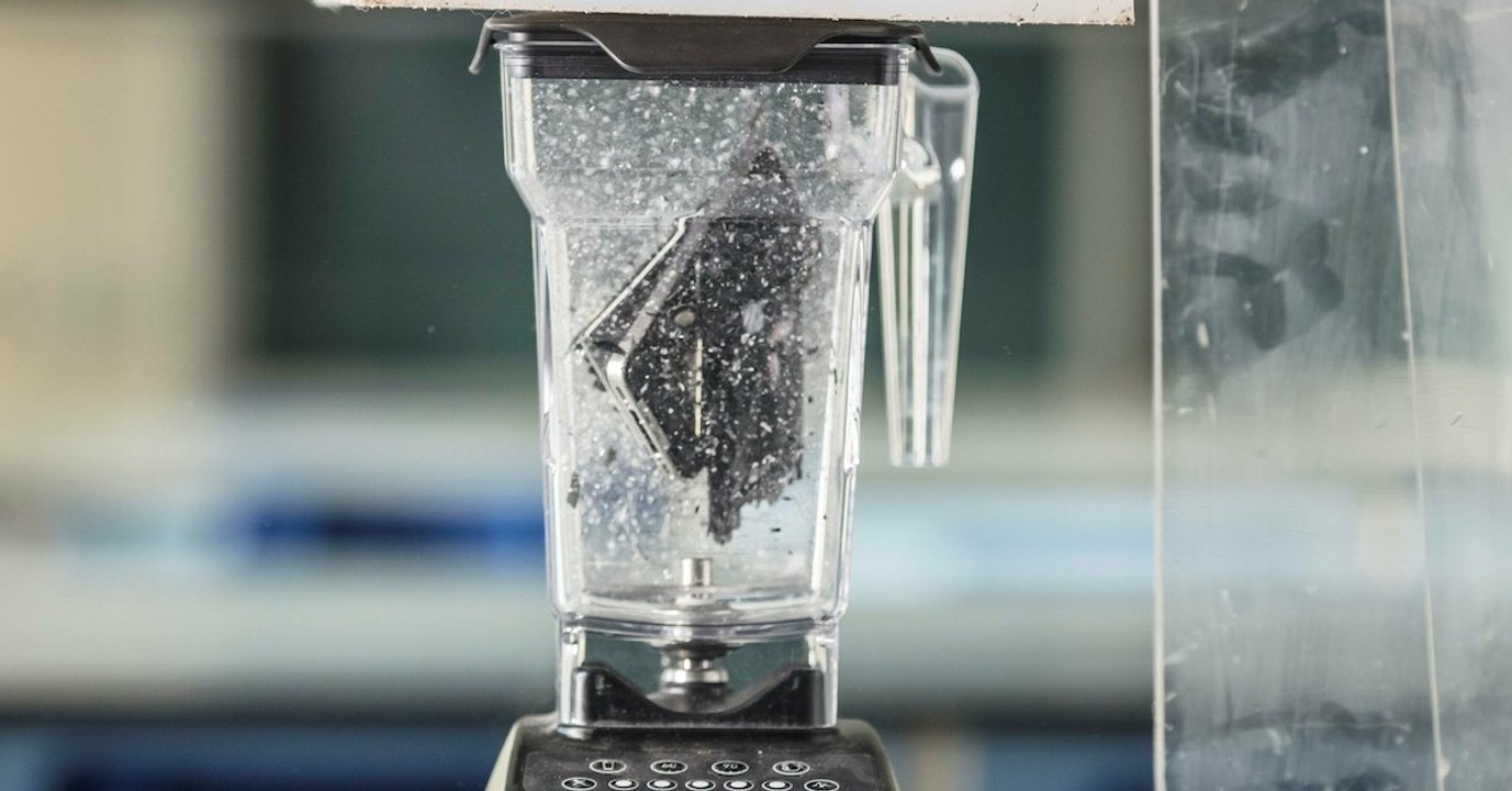 Forscher pürieren Smartphone im Mixer: Was sie finden, ist schlimm