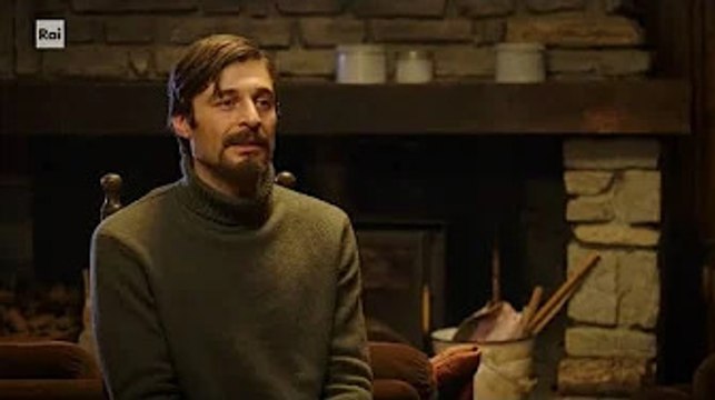 Lino Guanciale pronto per la serie tv Noi su Rai1 svela un retroscena: Ci siamo dovuti difendere da