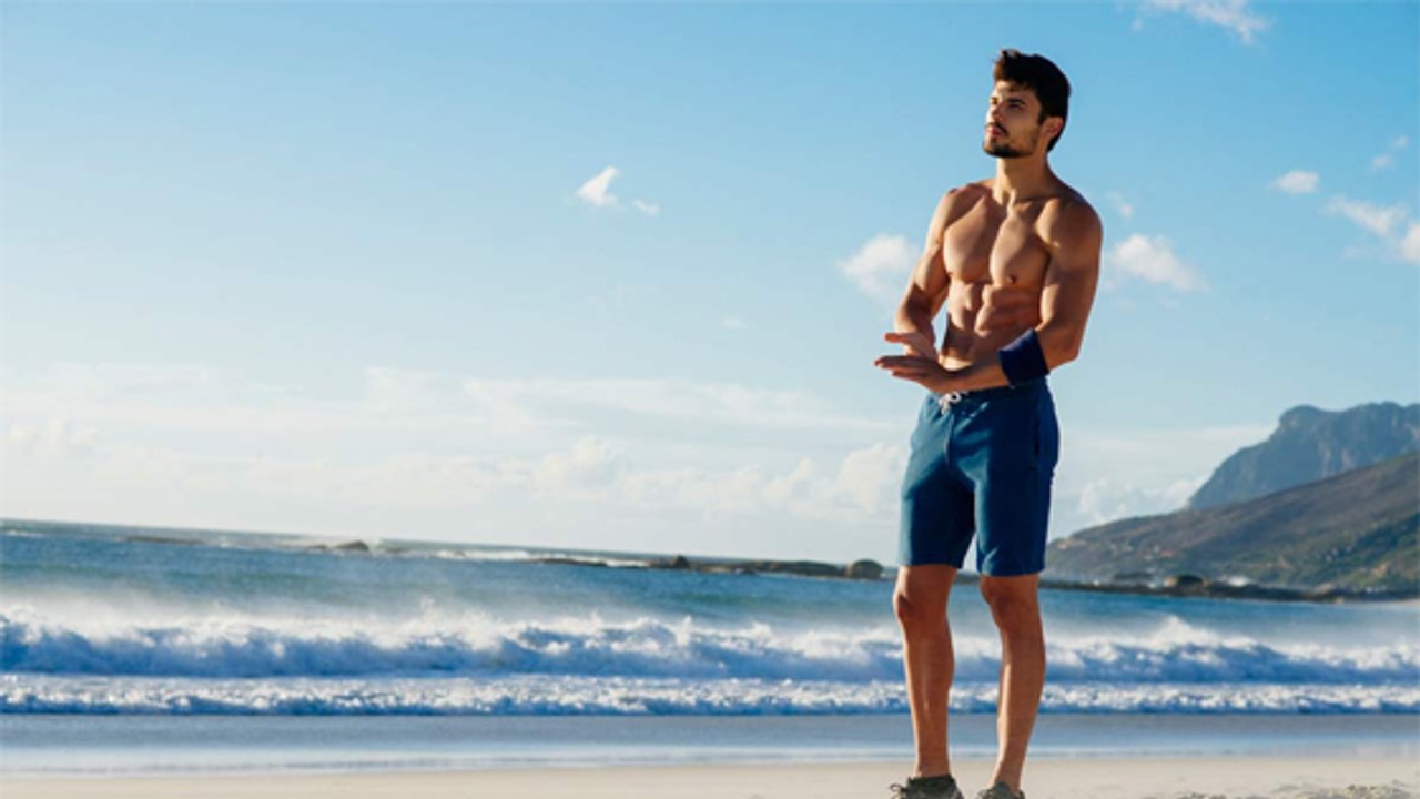 Auf diese fünf Dinge solltet ihr beim Strand-Workout unbedingt achten!