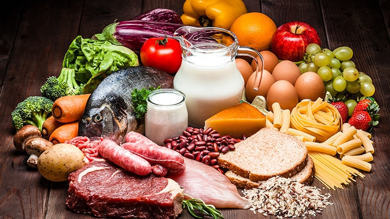 Zwei der Lebensmittel auf dem Foto können Darmkrebs auslösen