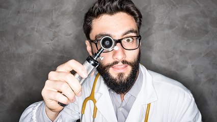 Mann klagt über Ohrenschmerzen: Der Grund beunruhigt sogar den Arzt