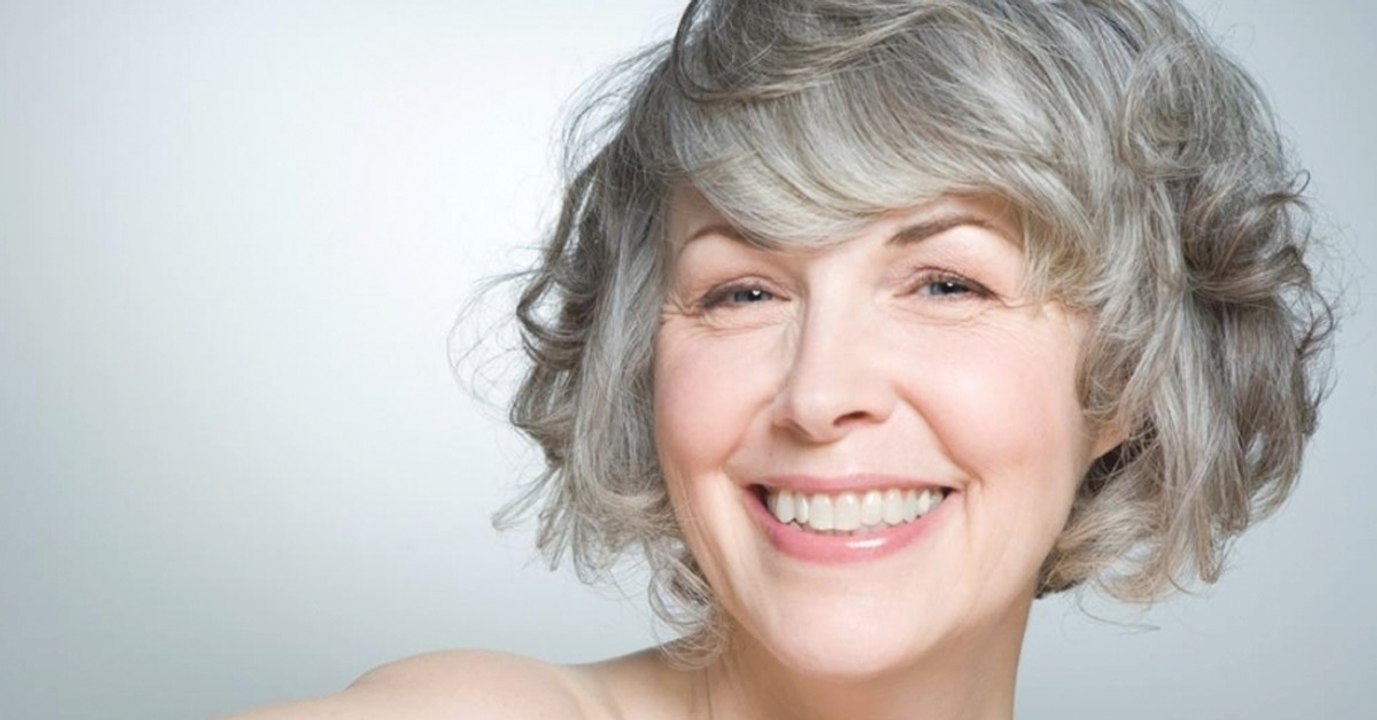 Ja zum grauen Haar: So pflegt ihr eure silberne Haarmähne richtig