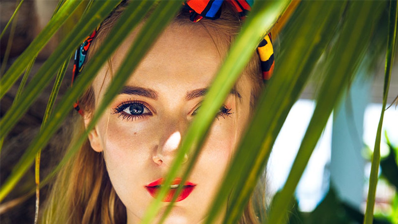 Sommerhitze: So vermeidest du zerlaufenes Make-up und glänzende Haut