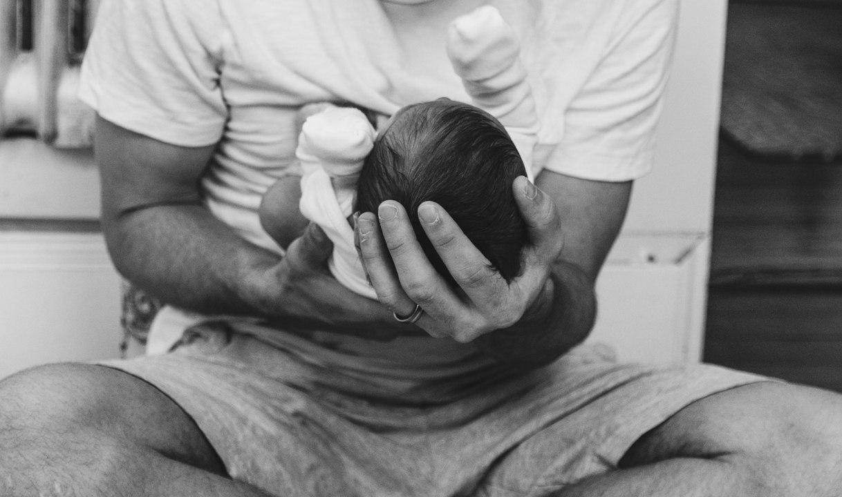 Nicht nur Frauen sind betroffen: So leiden frischgebackene Väter unter postnataler Depression
