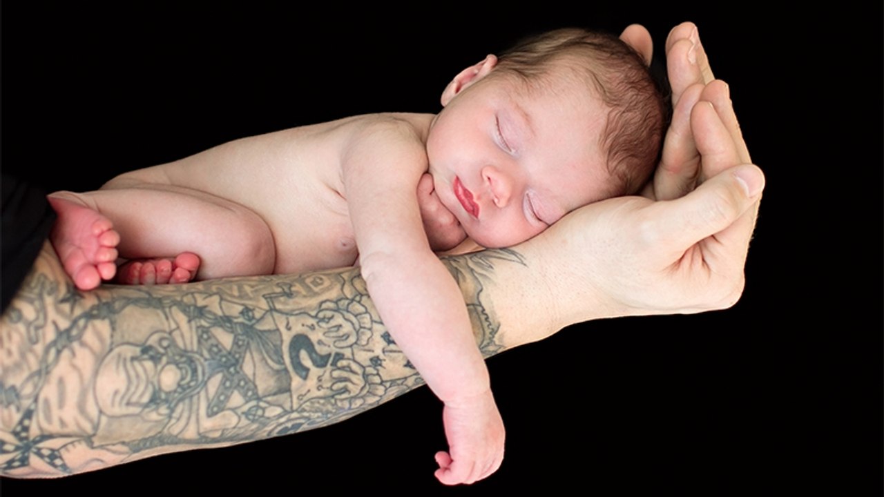 Dürfen Babys tätowiert werden? Ein Vater ist dafür