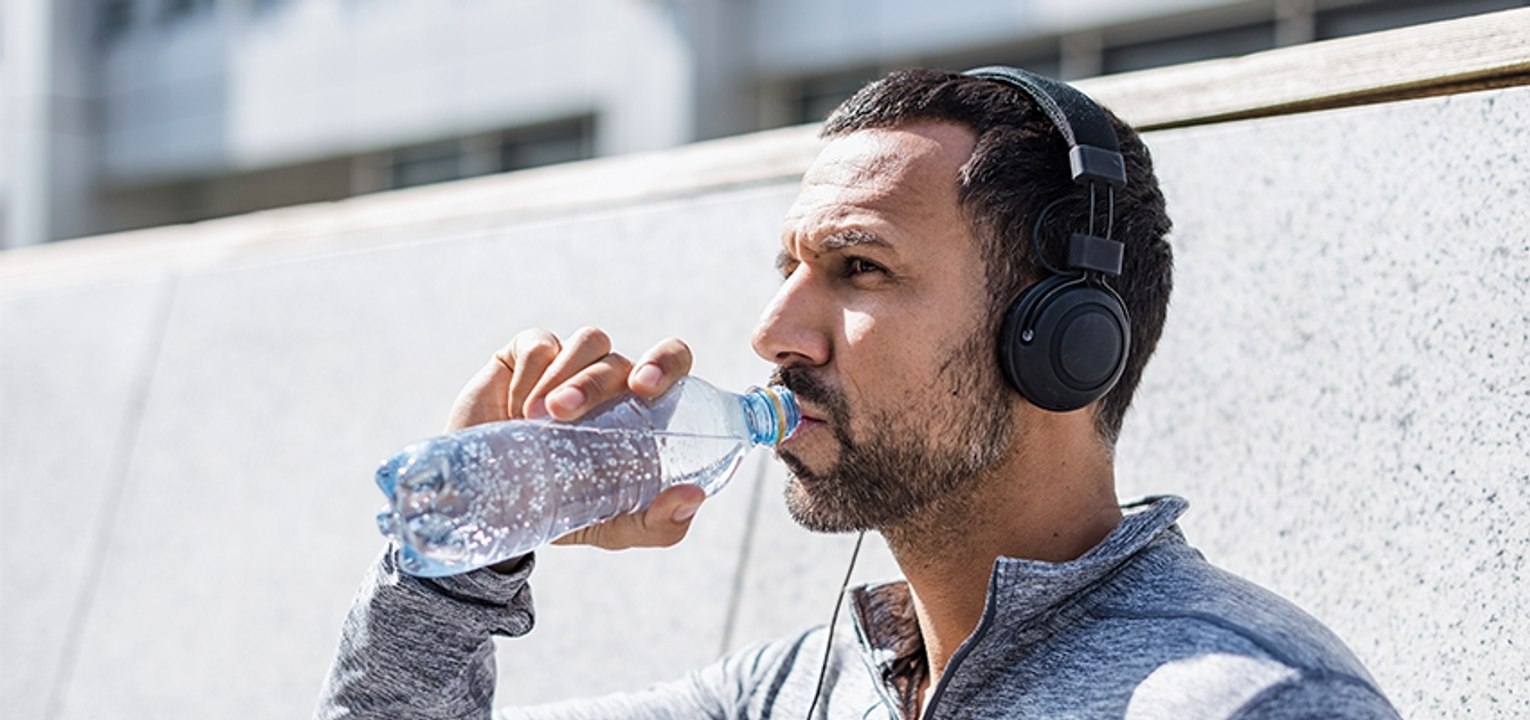 Mineralwasser: Das sind die Folgen von Kohlensäure für den Körper