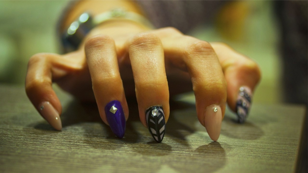 Wenn dein Date diese Fingernägel hat, solltest du lieber die Flucht ergreifen!