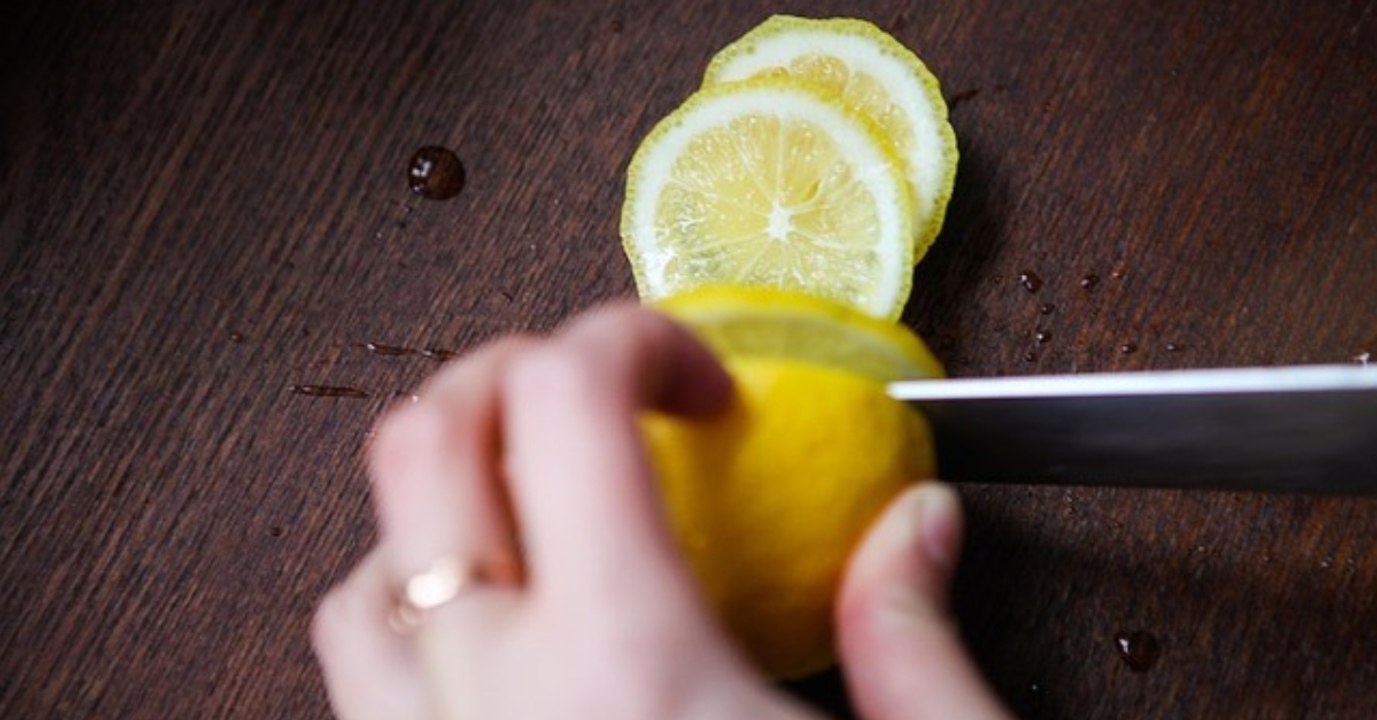 Darum solltest du immer eine Zitrone nachts ans Bett stellen