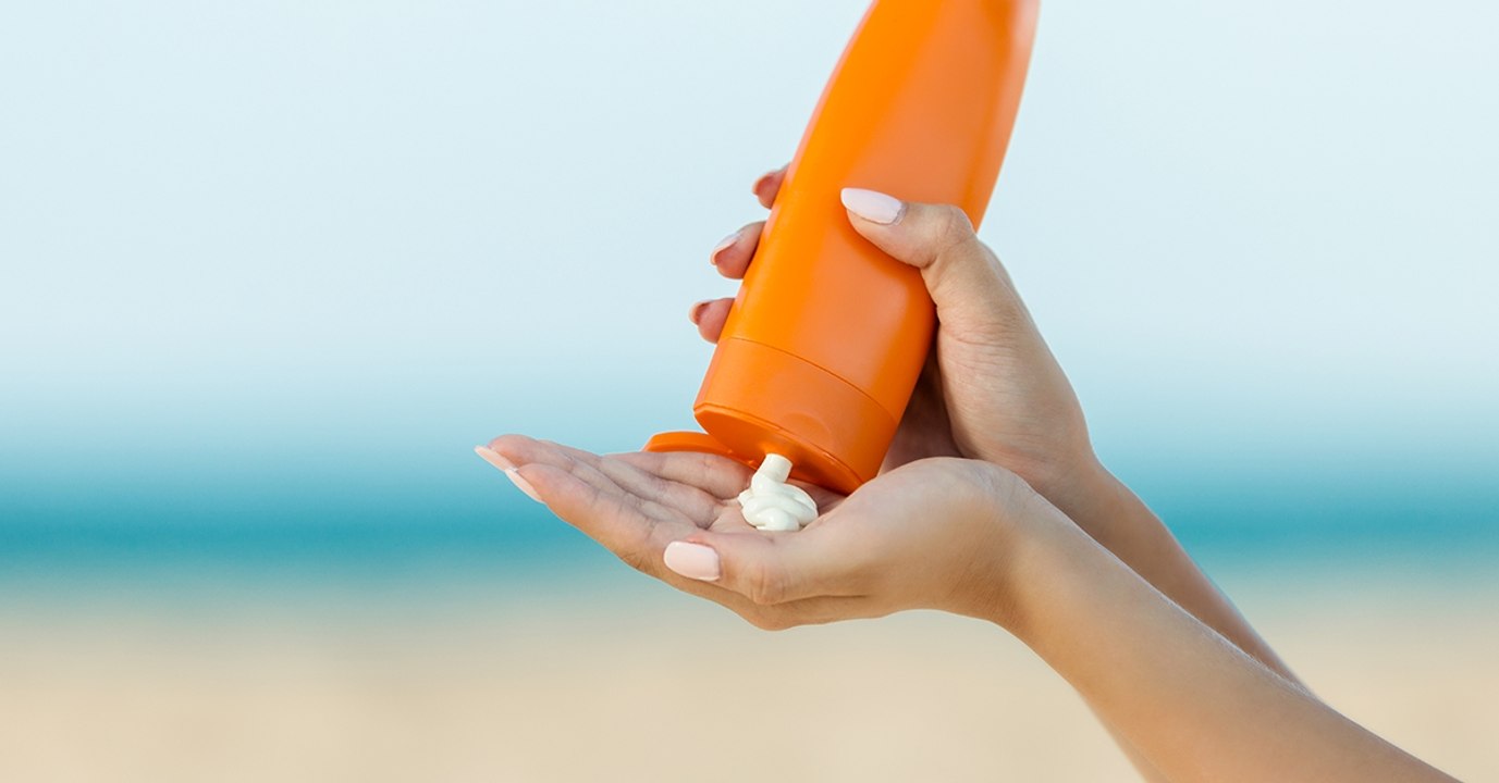 Tanz der Moleküle: Darum solltest du dir jeden Sommer eine neue Sonnencreme kaufen
