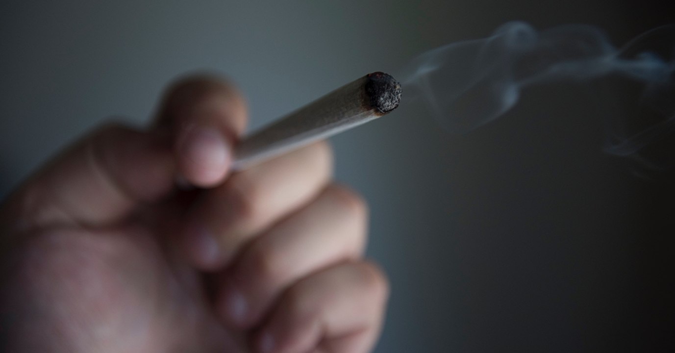 Nach dem Rauchen von synthetischem Marihuana treten schlimme Nebenwirkungen auf