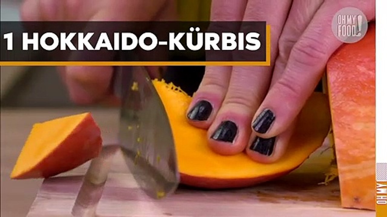 Heiße Hokkaido-Kürbiscremesuppe für Halloween