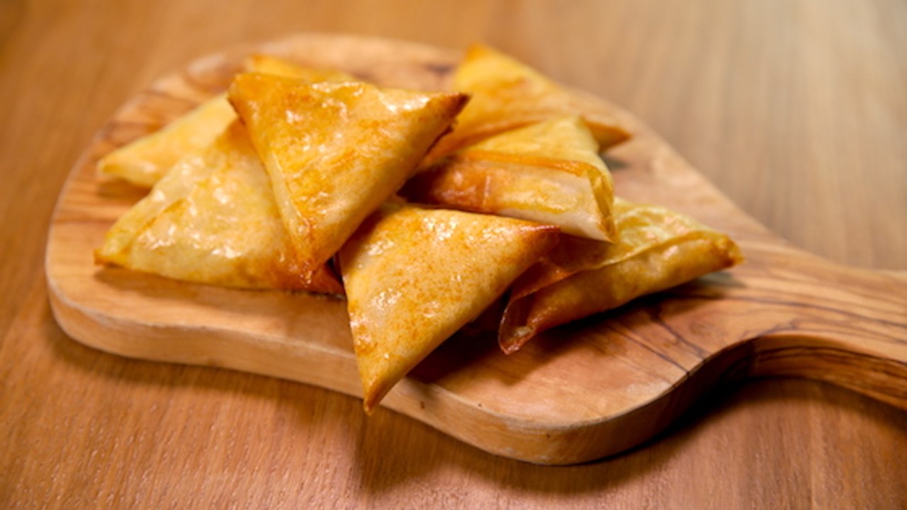 Ein leckeres Winter-Rezept: Samosas mit Raclette-Käse