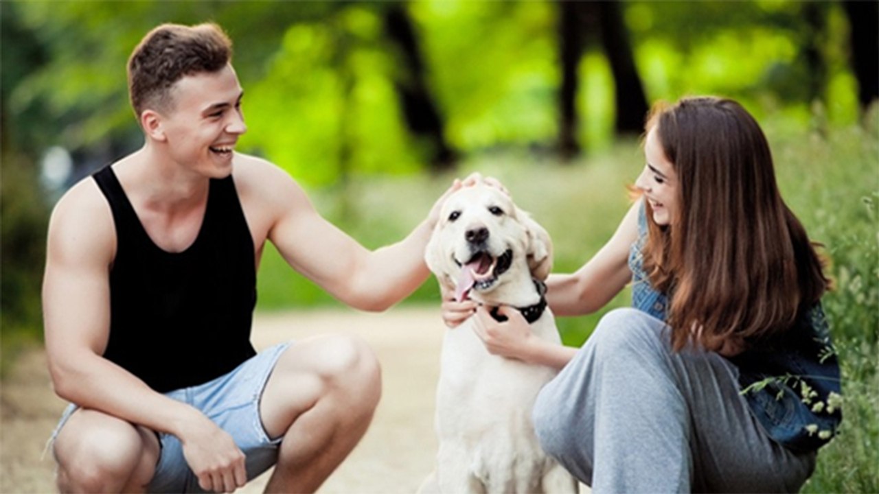 Mit diesem Hilfsmittel machst du beim Flirten mühelos den ersten Schritt