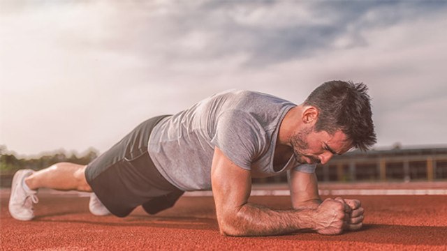 Plank: So führst du den Unterarmstütz sauber aus