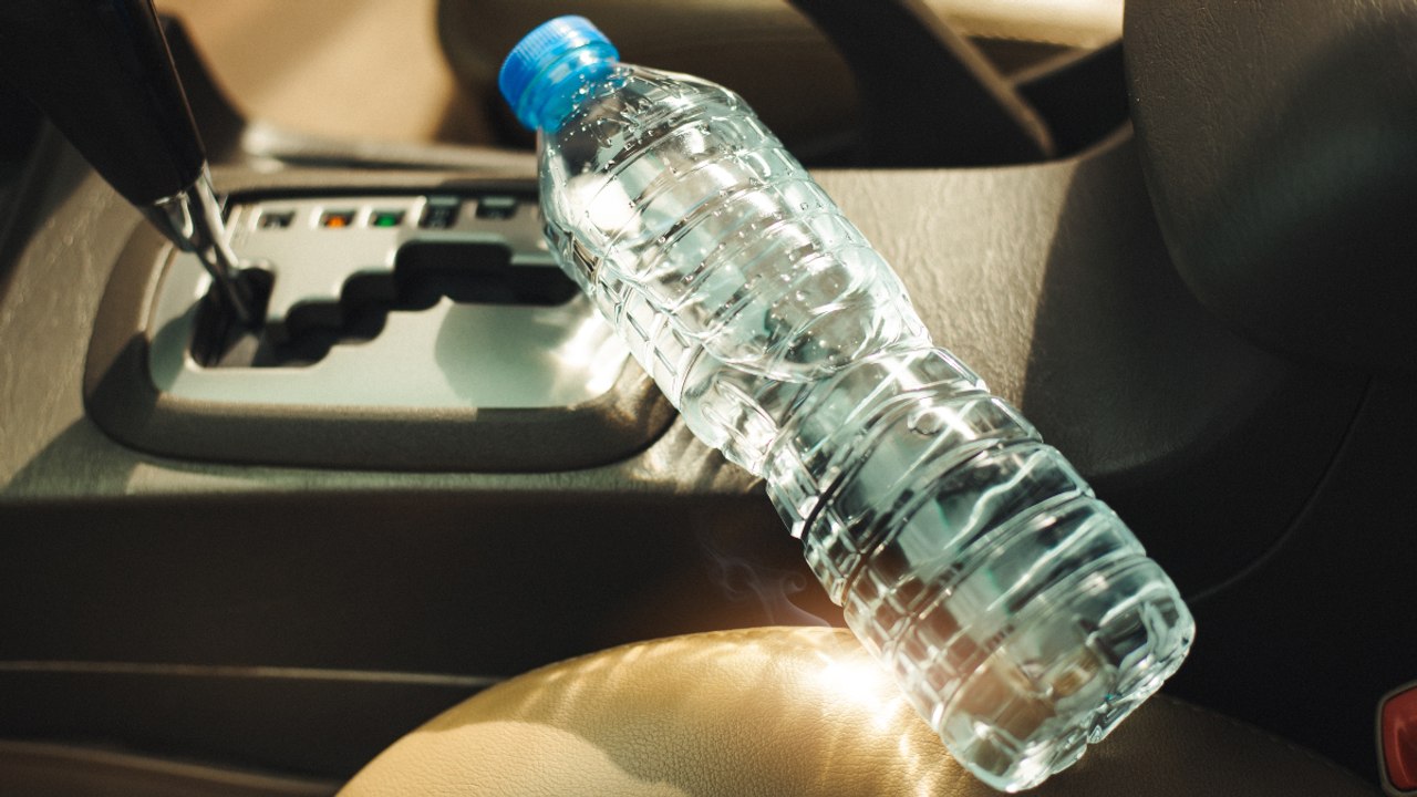 PET-Flaschen im Auto liegen lassen: Deshalb sind sie eine Gefahr für die Gesundheit