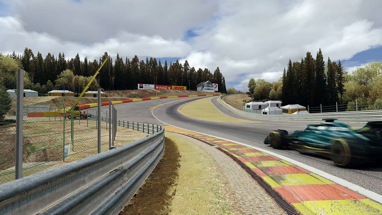 The NEW AMR22 Aston Martin F1 Car At Eau Rouge -O