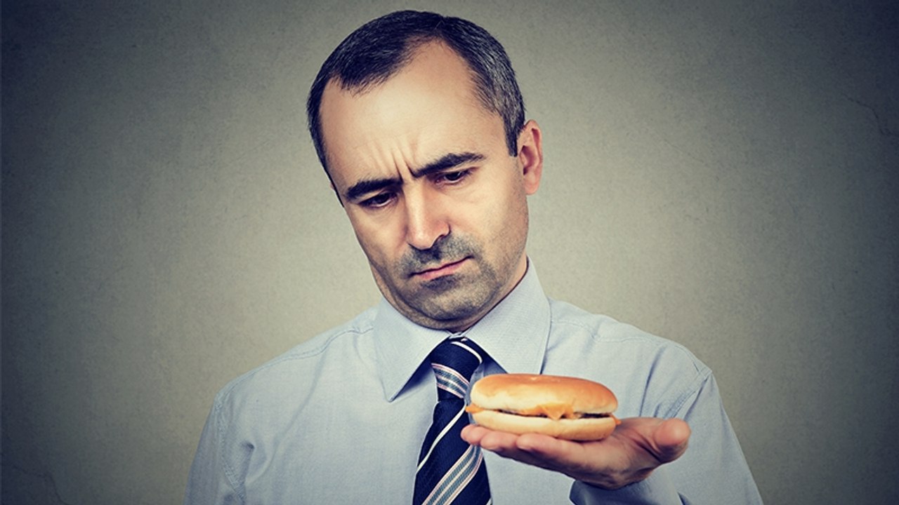 Dieses giftige Hilfsmittel benutzen Fastfood-Ketten beim Zubereiten eurer Burger