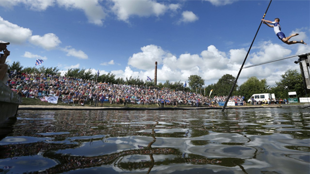 Fjerljeppen: Dieser verrückte Sport ist bei unseren Nachbarn Kult