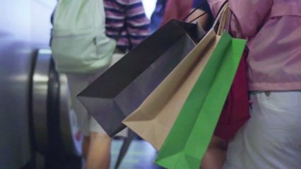 Top Shop Is Selling A Nylon Shoulder Bag For Only £18 And It's Perfect For The Winter/Spring Season