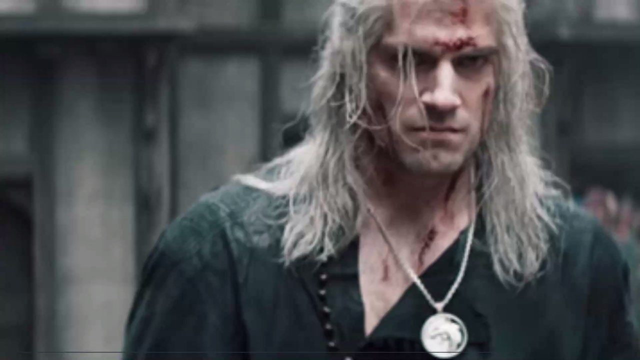 The Witcher : Henry Cavill se blesse gravement à la jambe, le tournage de la saison 2 encore suspendu