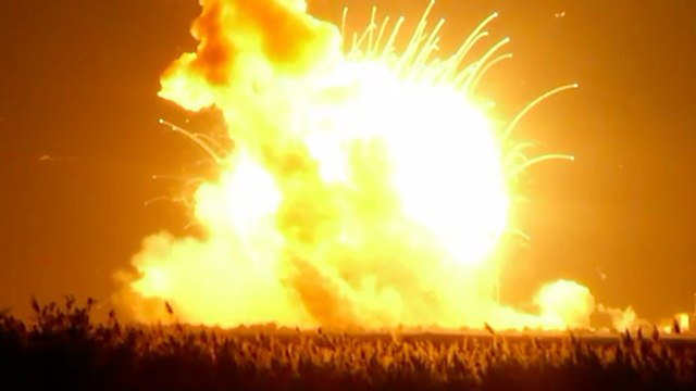 Une fusée Antares de la NASA disparait dans une incroyable explosion après son décollage